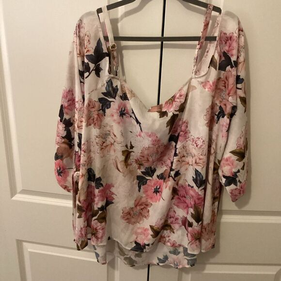 NWT Ladies‎ Torrid Cold Shoulder Floral Top Floral size 3 - Picture 4 of 5